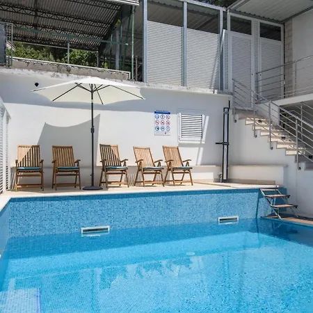 شقة A3-90m2 W Shared Pool & Balcony Next To *