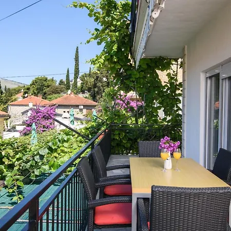 A3-90m2 W Shared Pool & Balcony Next To *