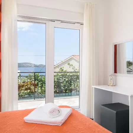 Lejlighed A3-90m2 W Shared Pool & Balcony Next To Trogir
