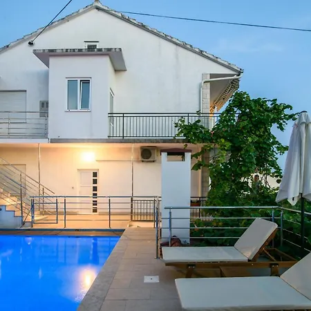 A3-90m2 W Shared Pool & Balcony Next To Lägenhet Trogir