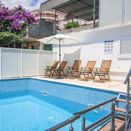 A3-90m2 W Shared Pool & Balcony Next To شقة