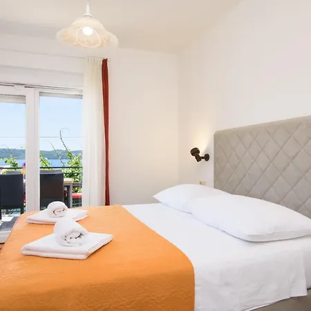 A3-90m2 W Shared Pool & Balcony Next To * Trogir