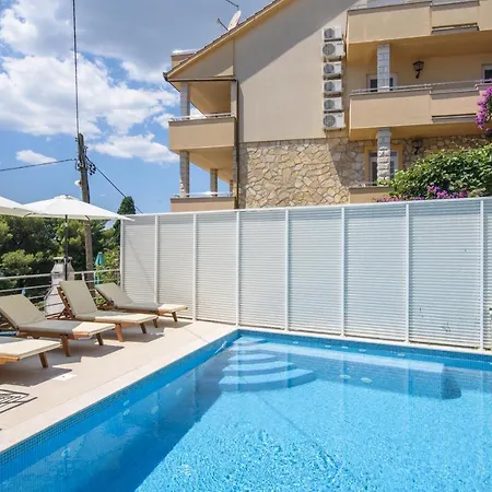 A3-90m2 W Shared Pool & Balcony Next To Lägenhet Trogir