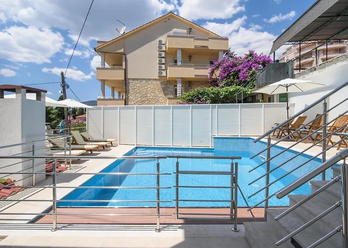 A3-90m2 W Shared Pool & Balcony Next To Lägenhet Trogir