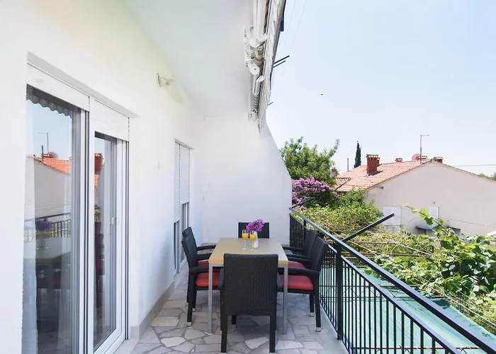 A3-90m2 W Shared Pool & Balcony Next To Lägenhet *