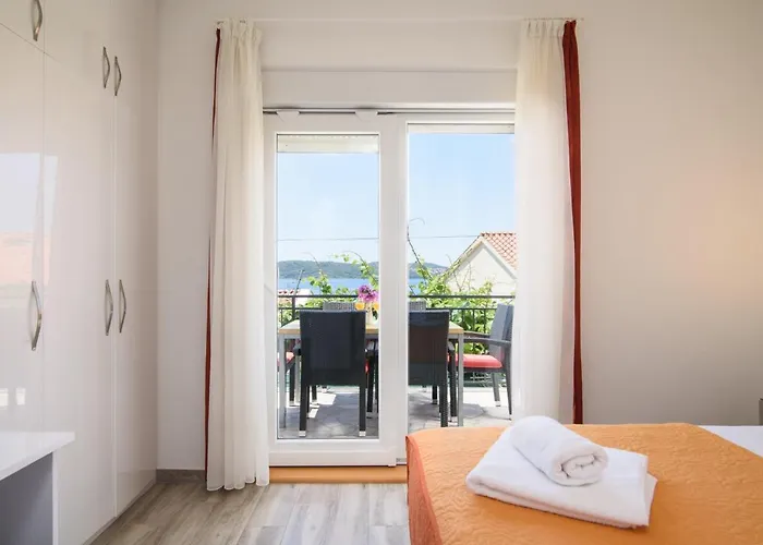 A3-90m2 W Shared Pool & Balcony Next To Trogir