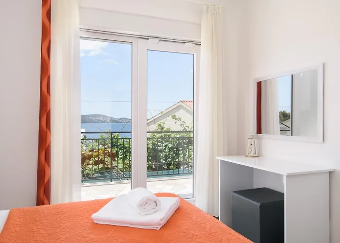 Lägenhet A3-90m2 W Shared Pool & Balcony Next To Trogir