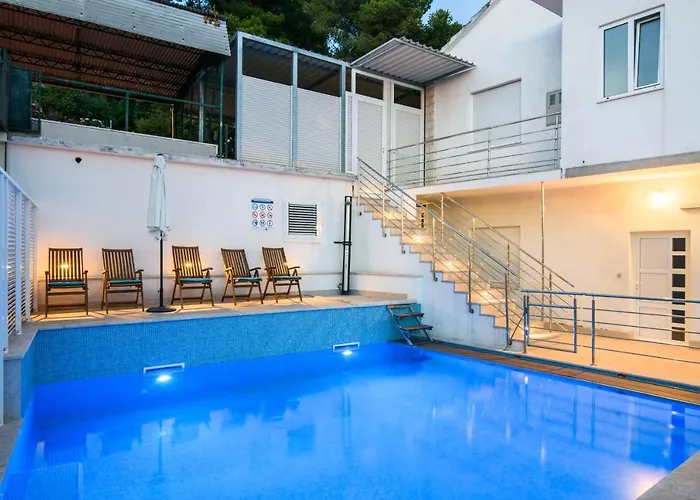 Lägenhet A3-90m2 W Shared Pool & Balcony Next To Trogir