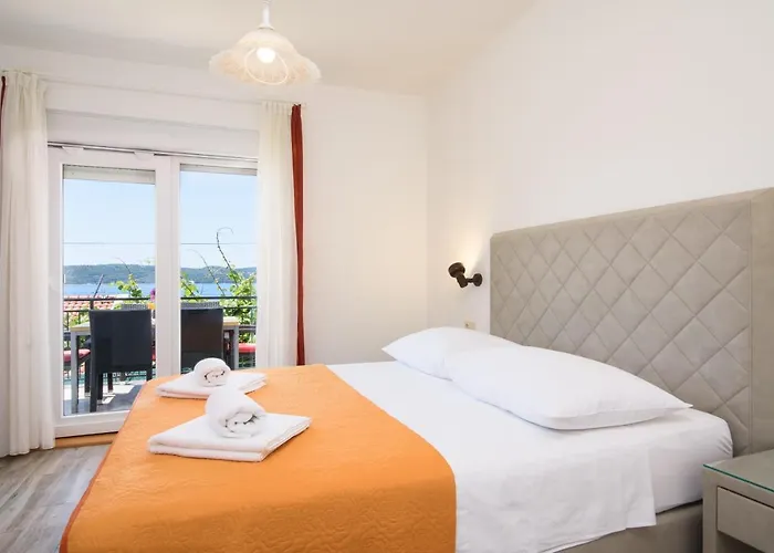 A3-90m2 W Shared Pool & Balcony Next To * Trogir