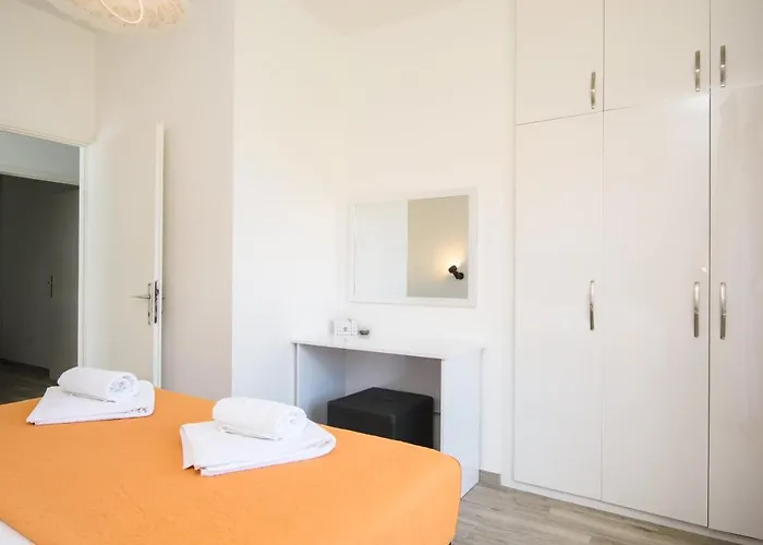 A3-90m2 W Shared Pool & Balcony Next To *