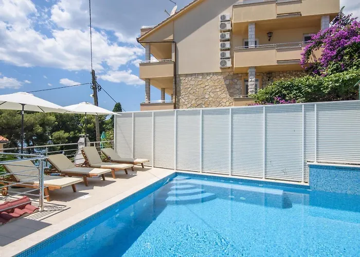 A3-90m2 W Shared Pool & Balcony Next To Lägenhet Trogir