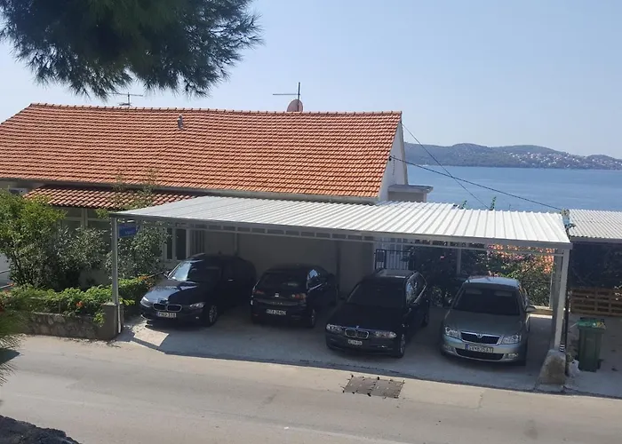 A3-90m2 W Shared Pool & Balcony Next To *