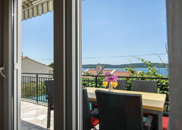 A3-90m2 W Shared Pool & Balcony Next To * Trogir