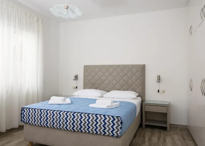 A3-90m2 W Shared Pool & Balcony Next To Trogir