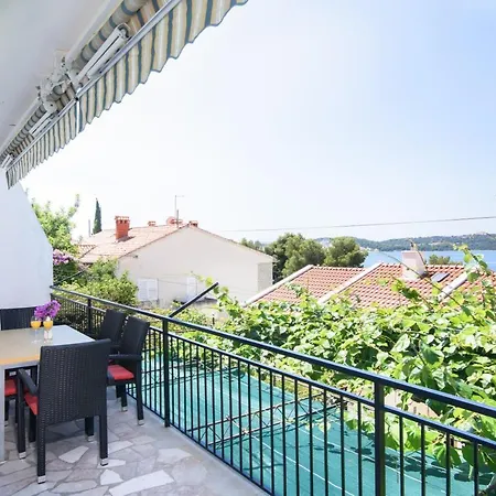 A3-90m2 W Shared Pool & Balcony Next To شقة تروغير