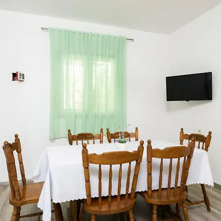 Apartman A3-90m2 W Shared Pool & Balcony Next To *