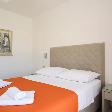 A3-90m2 W Shared Pool & Balcony Next To * Trogir