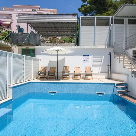 A3-90m2 W Shared Pool & Balcony Next To 아파트