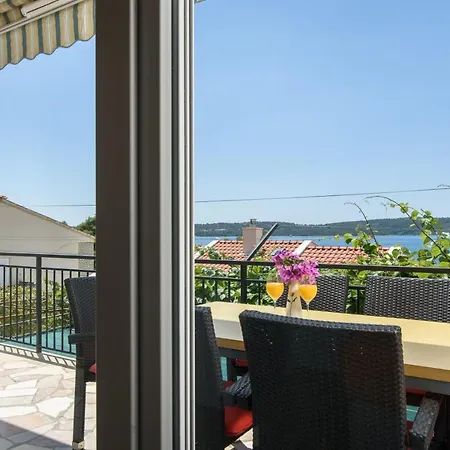 A3-90m2 W Shared Pool & Balcony Next To * تروغير