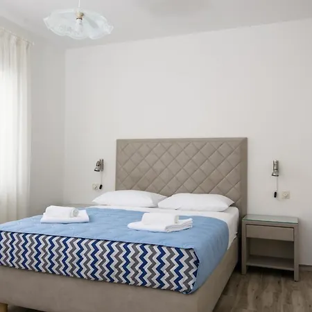 A3-90m2 W Shared Pool & Balcony Next To Trogir