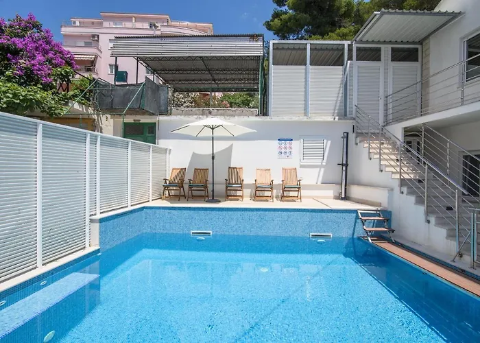 A3-90m2 W Shared Pool & Balcony Next To 公寓
